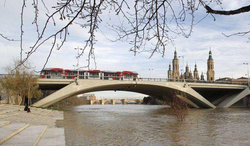El río Ebro a su paso por el puente de Santiago