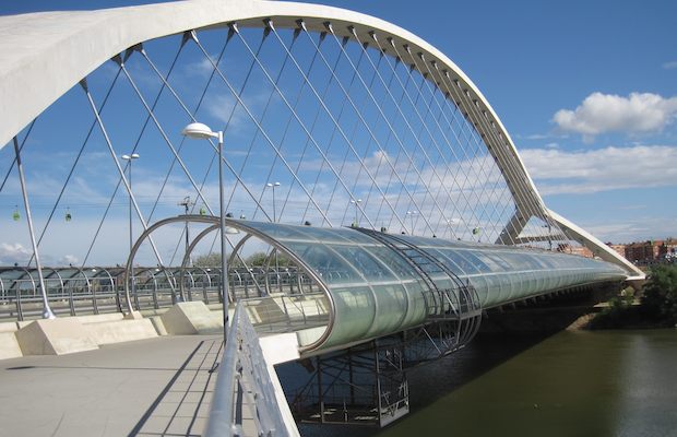 El puente del Tercer Milenio en Zaragoza