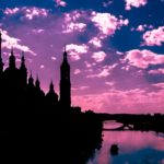 Magnífico atardecer en Zaragoza en un tono morado