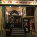 Entrada al bar Cafe Dublin Iris Pub de Zaragoza