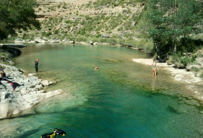 Vistas panorámicas de la Fuente de Tamara, practica senderismo rodeado de naturaleza