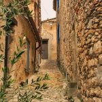 Pueblos con calles estrechas y pedregosas