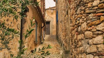 Pueblos con calles estrechas y pedregosas